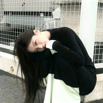 乐坛天后私下抽烟，一夜之间内幕曝光，本人沉默不回应